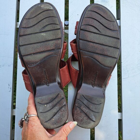 CLARKS BENDABLES SLIP ON SANDALS WOMENS SIZE 8M BRICK RED LEATHER SLIDES CAREER - Picture 5 of 9